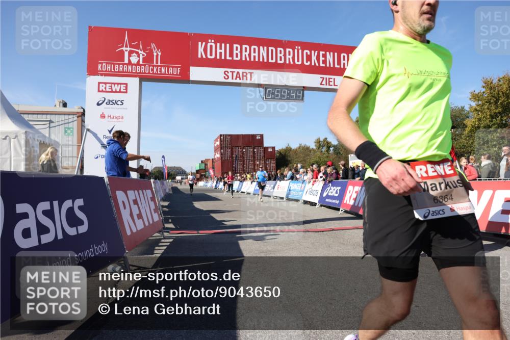 03.10.2025 - Köhlbrandbrückenlauf Lena Gebhardt http://msf.ph/oto/9043650 03.10.2025 12:59:44 Ziel 4074, 4111, 4215, 4270, 4475, 6142, 6254, 6364, 6601, 6616, 6654, 6666, 6754 meine-sportfotos.de