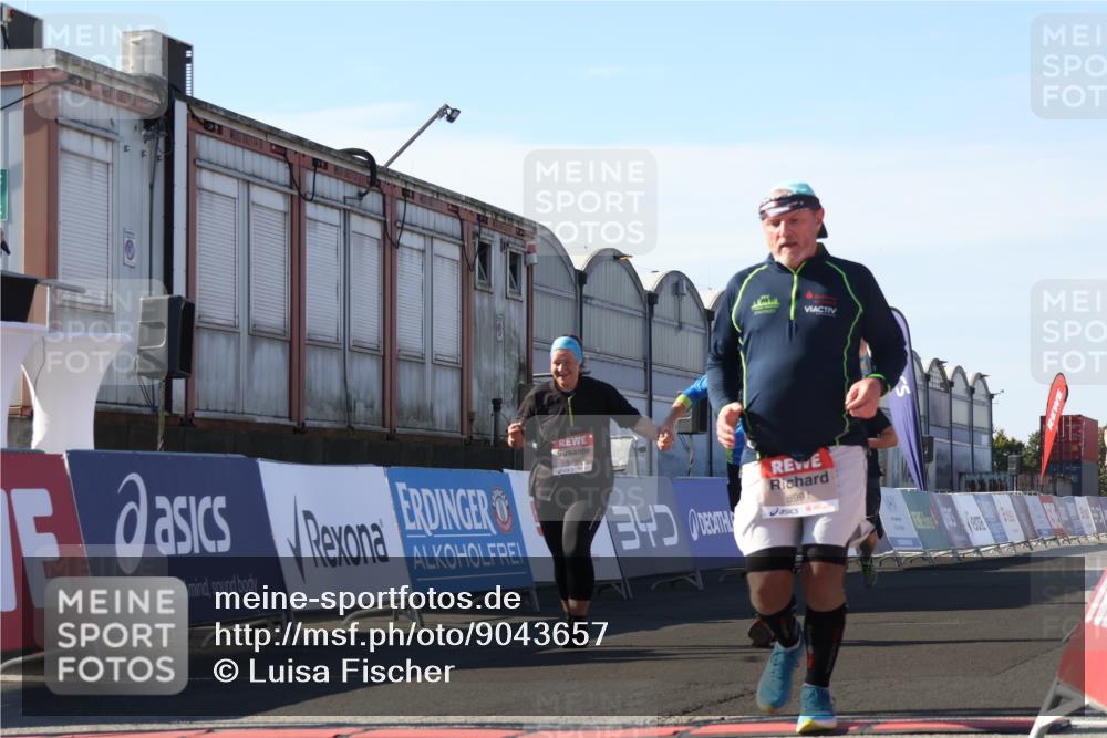 03.10.2025 - Köhlbrandbrückenlauf Luisa Fischer http://msf.ph/oto/9043657 03.10.2025 13:39:30 Ziel 4621, 4789, 5135, 5176, 5444, 5741, 5745, 5988, 5989, 5991, 5998, 6259, 6560 meine-sportfotos.de