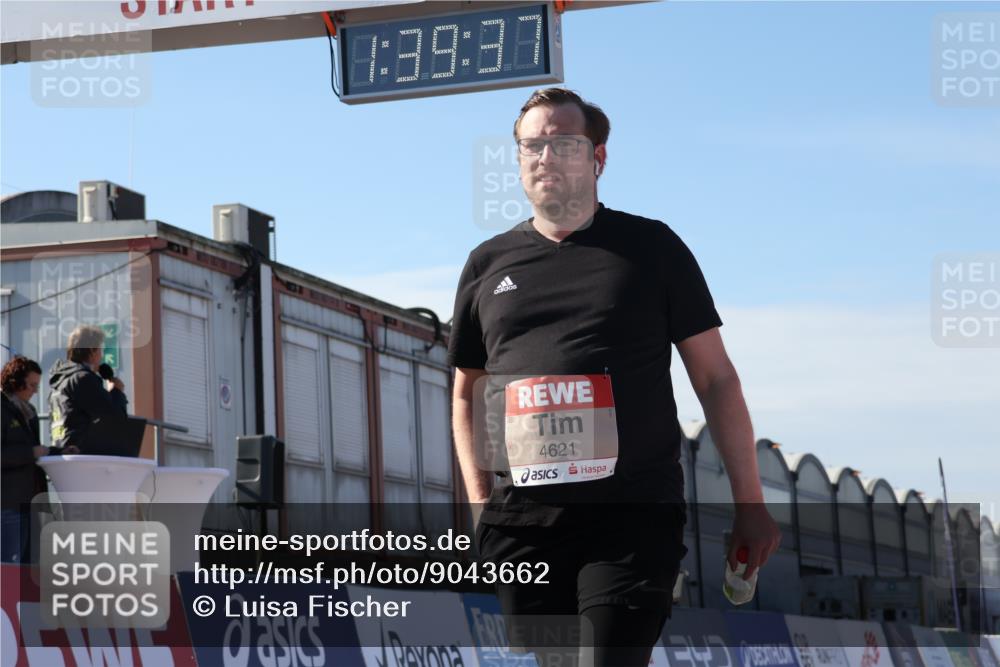 03.10.2025 - Köhlbrandbrückenlauf Luisa Fischer http://msf.ph/oto/9043662 03.10.2025 13:39:36 Ziel 4621, 5135, 5176, 5444, 5991, 6259 meine-sportfotos.de