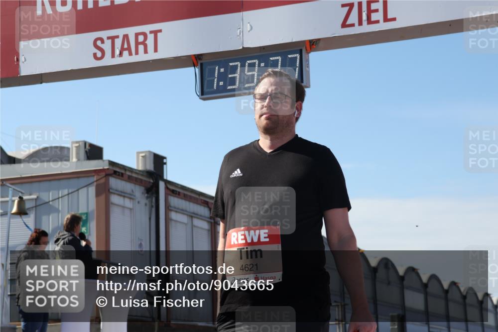 03.10.2025 - Köhlbrandbrückenlauf Luisa Fischer http://msf.ph/oto/9043665 03.10.2025 13:39:36 Ziel 4621, 5135, 5176, 5444, 5991, 6259 meine-sportfotos.de