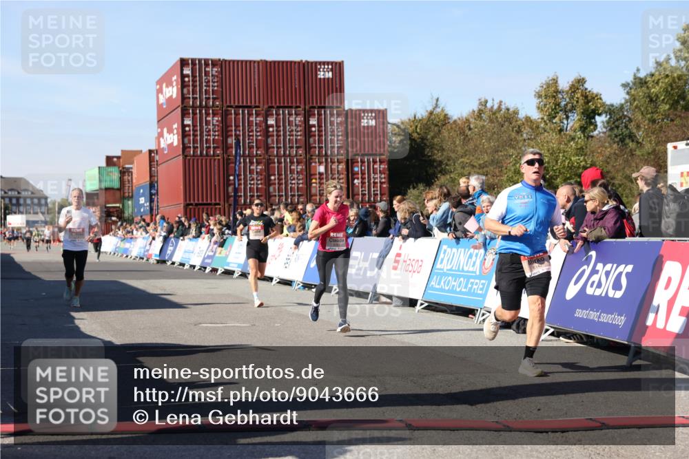 03.10.2025 - Köhlbrandbrückenlauf Lena Gebhardt http://msf.ph/oto/9043666 03.10.2025 12:59:46 Ziel 4074, 4111, 4215, 4270, 4475, 6142, 6254, 6364, 6601, 6616, 6654, 6754 meine-sportfotos.de