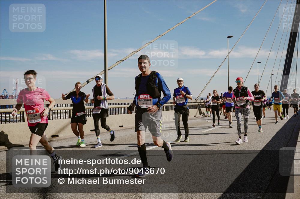 03.10.2025 - Köhlbrandbrückenlauf Michael Burmester http://msf.ph/oto/9043670 03.10.2025 12:25:18 Position 1 5963, 4659 meine-sportfotos.de