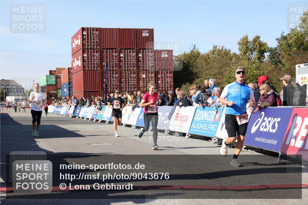 03.10.2025 - Köhlbrandbrückenlauf Lena Gebhardt http://msf.ph/oto/9043676 03.10.2025 12:59:46 Ziel 4074, 4111, 4215, 4270, 4475, 6142, 6254, 6364, 6601, 6616, 6654, 6754 meine-sportfotos.de