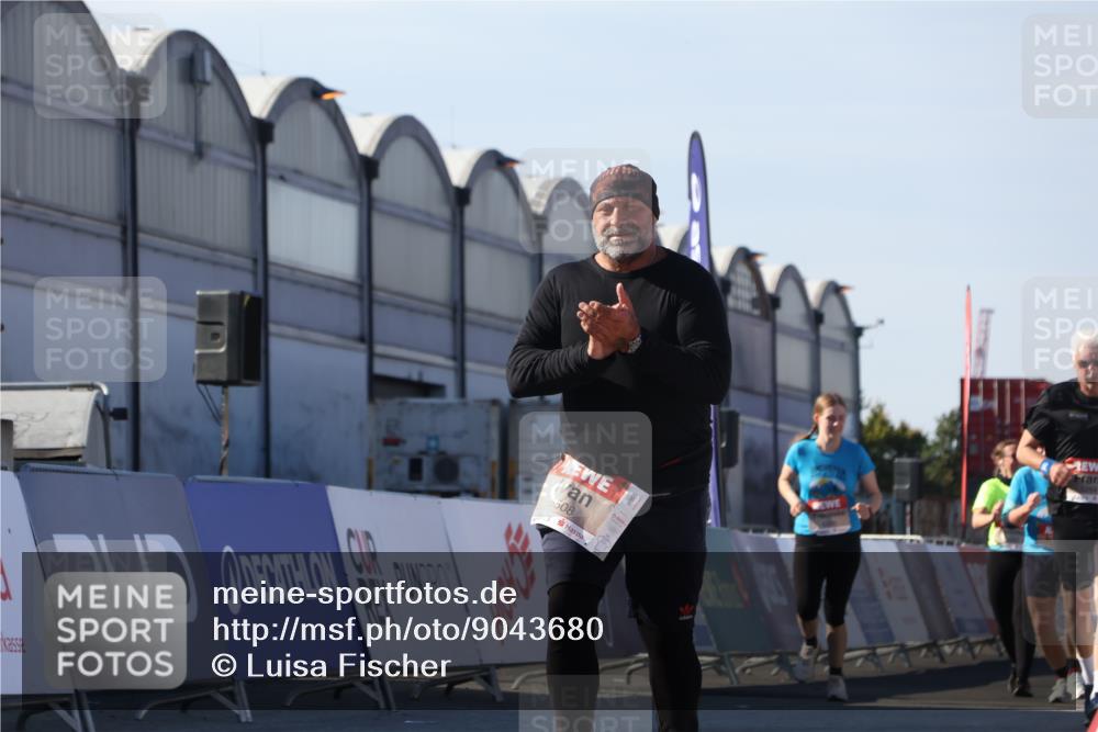03.10.2025 - Köhlbrandbrückenlauf Luisa Fischer http://msf.ph/oto/9043680 03.10.2025 13:39:43 Ziel 4621, 5176, 5508 meine-sportfotos.de