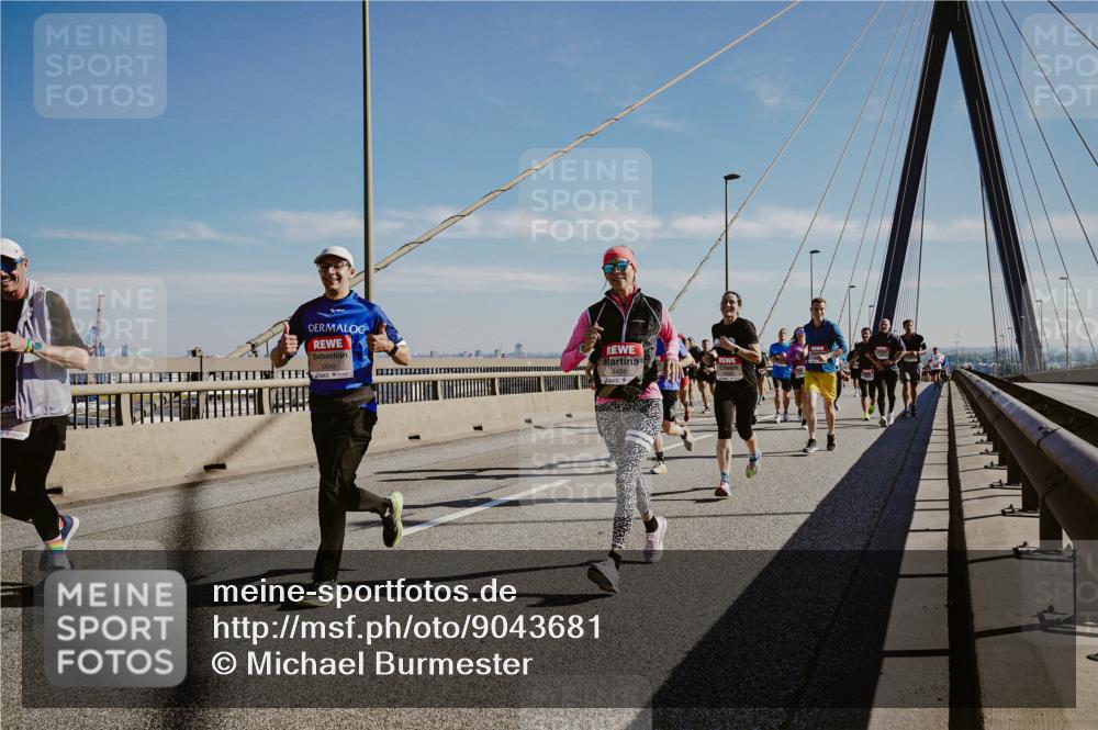 03.10.2025 - Köhlbrandbrückenlauf Michael Burmester http://msf.ph/oto/9043681 03.10.2025 12:25:19 Position 1 5849, 4488 meine-sportfotos.de