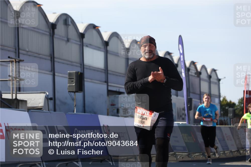 03.10.2025 - Köhlbrandbrückenlauf Luisa Fischer http://msf.ph/oto/9043684 03.10.2025 13:39:43 Ziel 4621, 5176, 5508 meine-sportfotos.de