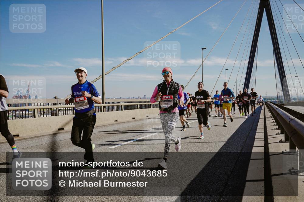 03.10.2025 - Köhlbrandbrückenlauf Michael Burmester http://msf.ph/oto/9043685 03.10.2025 12:25:19 Position 1 5849, 4488 meine-sportfotos.de