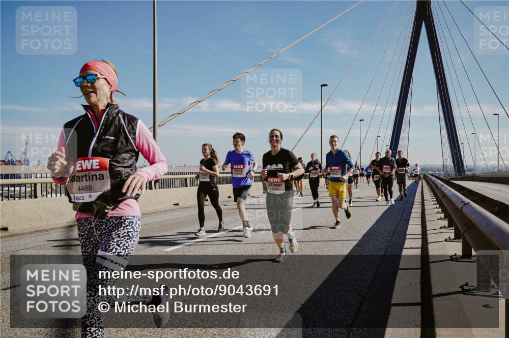 03.10.2025 - Köhlbrandbrückenlauf Michael Burmester http://msf.ph/oto/9043691 03.10.2025 12:25:20 Position 1 4488, 6409 meine-sportfotos.de