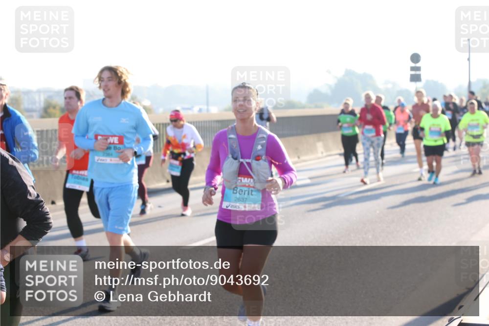 03.10.2025 - Köhlbrandbrückenlauf Lena Gebhardt http://msf.ph/oto/9043692 03.10.2025 09:26:48 Position 1 2637 meine-sportfotos.de