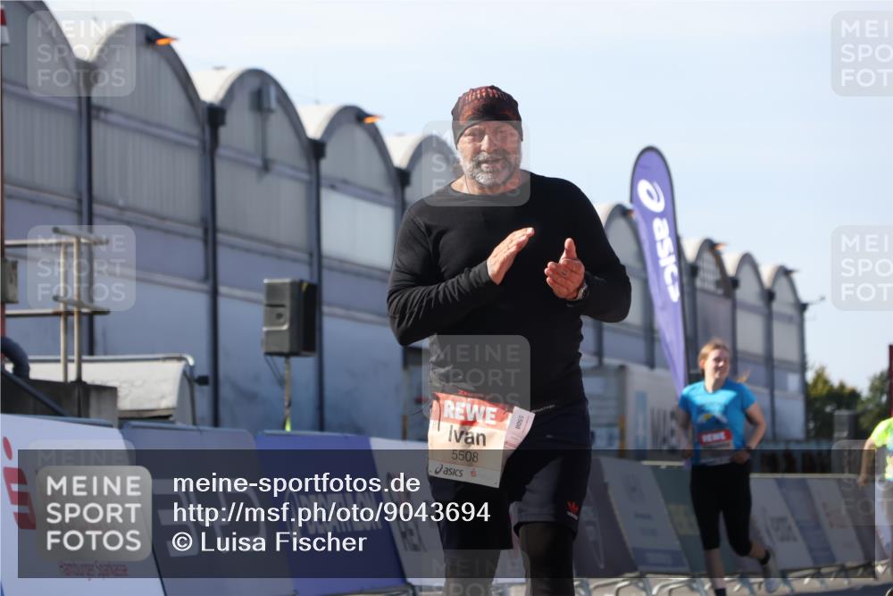 03.10.2025 - Köhlbrandbrückenlauf Luisa Fischer http://msf.ph/oto/9043694 03.10.2025 13:39:44 Ziel 4621, 5176, 5508 meine-sportfotos.de