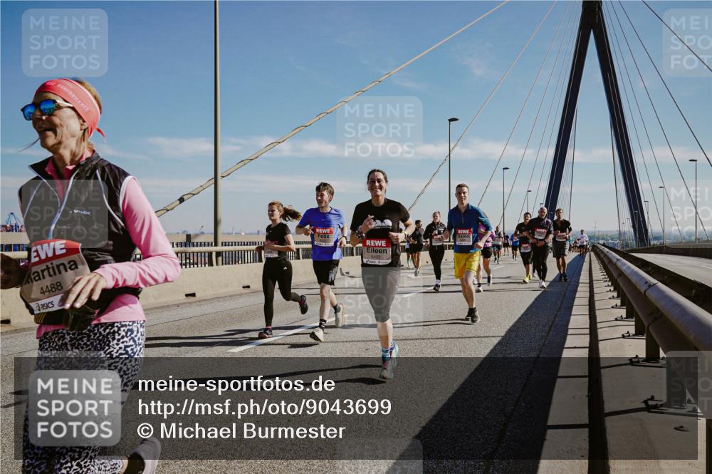 03.10.2025 - Köhlbrandbrückenlauf Michael Burmester http://msf.ph/oto/9043699 03.10.2025 12:25:20 Position 1 4488, 6409 meine-sportfotos.de