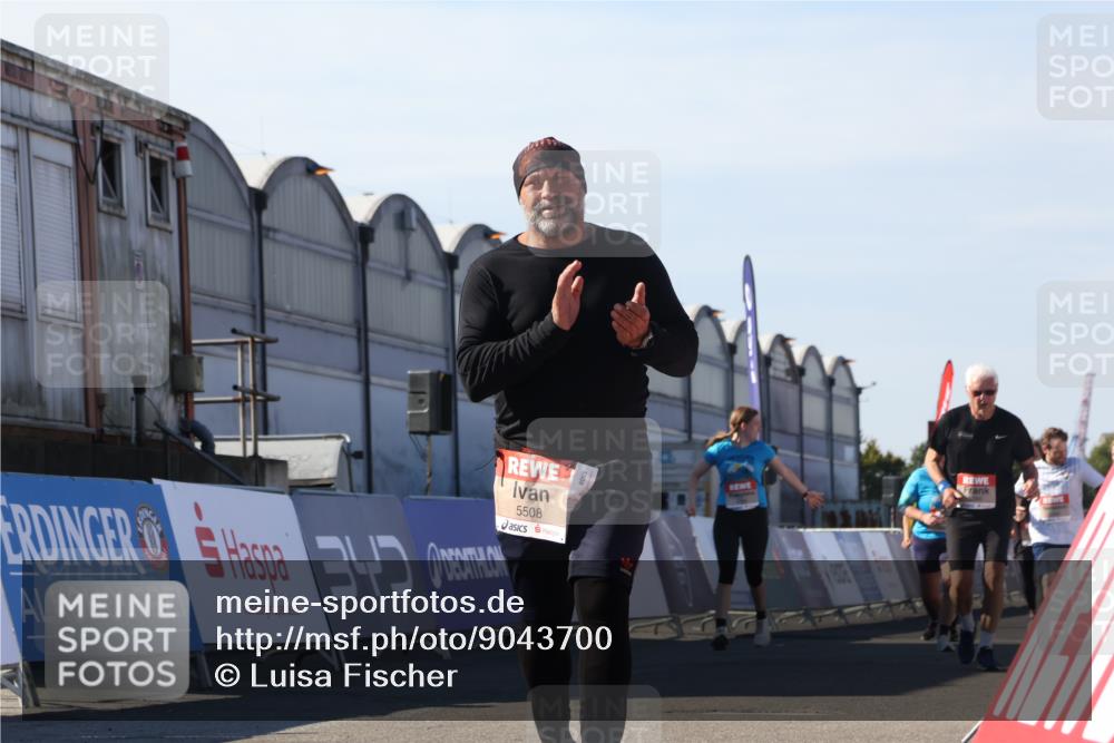 03.10.2025 - Köhlbrandbrückenlauf Luisa Fischer http://msf.ph/oto/9043700 03.10.2025 13:39:45 Ziel 5264, 5508 meine-sportfotos.de