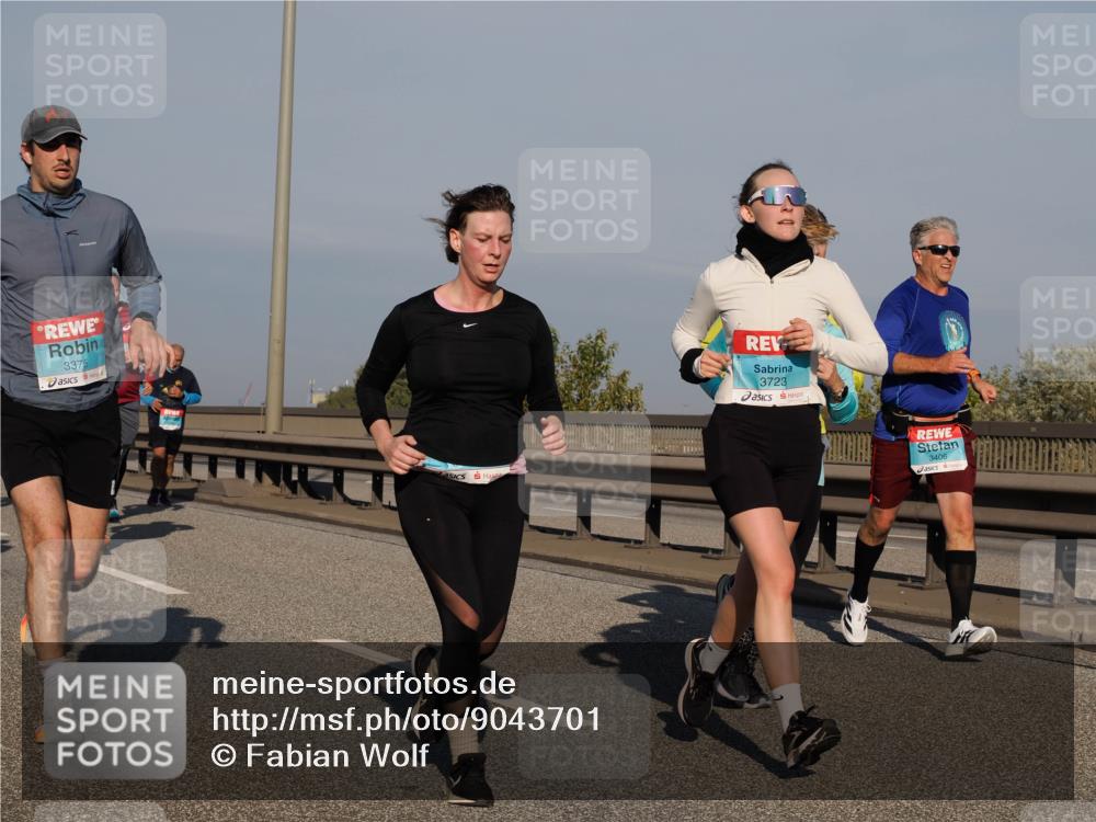 03.10.2025 - Köhlbrandbrückenlauf Fabian Wolf http://msf.ph/oto/9043701 03.10.2025 09:56:39 Position 3 3375, 3723, 3406 meine-sportfotos.de