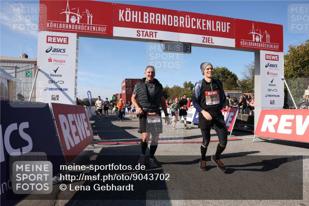 03.10.2025 - Köhlbrandbrückenlauf Lena Gebhardt http://msf.ph/oto/9043702 03.10.2025 13:19:13 Ziel 4143, 4593, 4630, 4631, 4632, 4690, 4725, 4727, 4816, 4828, 4876, 4996, 5027, 5853, 5858, 6088, 6127, 6225, 6226, 6576 meine-sportfotos.de