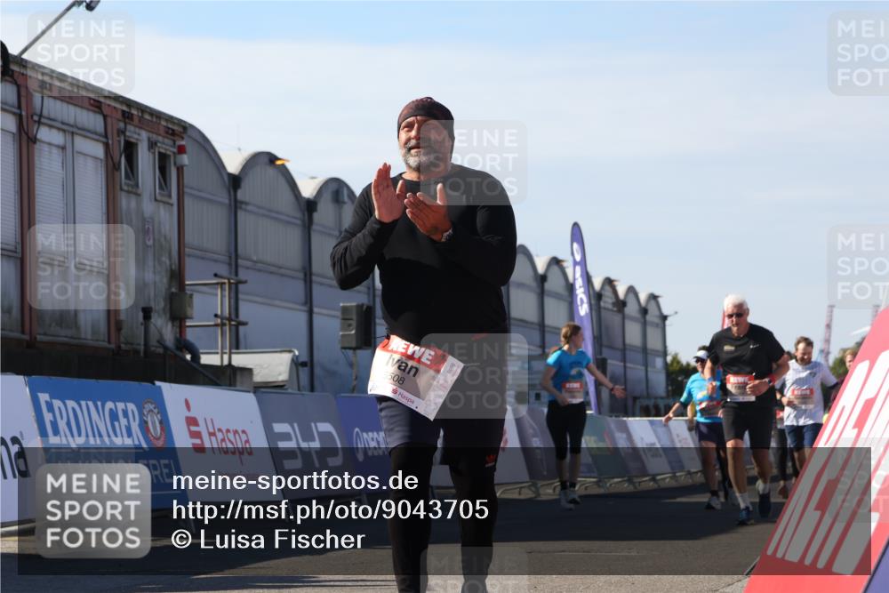 03.10.2025 - Köhlbrandbrückenlauf Luisa Fischer http://msf.ph/oto/9043705 03.10.2025 13:39:45 Ziel 5264, 5508 meine-sportfotos.de