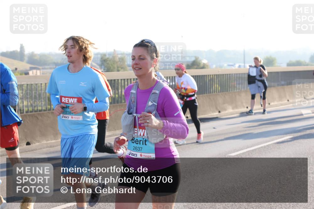 03.10.2025 - Köhlbrandbrückenlauf Lena Gebhardt http://msf.ph/oto/9043706 03.10.2025 09:26:48 Position 1 2384, 2637 meine-sportfotos.de