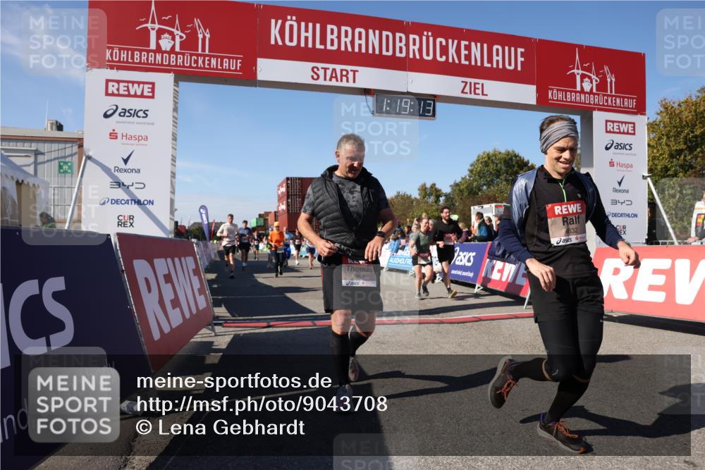 03.10.2025 - Köhlbrandbrückenlauf Lena Gebhardt http://msf.ph/oto/9043708 03.10.2025 13:19:14 Ziel 4143, 4593, 4631, 4632, 4690, 4725, 4727, 4816, 4828, 4876, 4996, 5027, 5853, 5858, 6088, 6127, 6225, 6226, 6576 meine-sportfotos.de