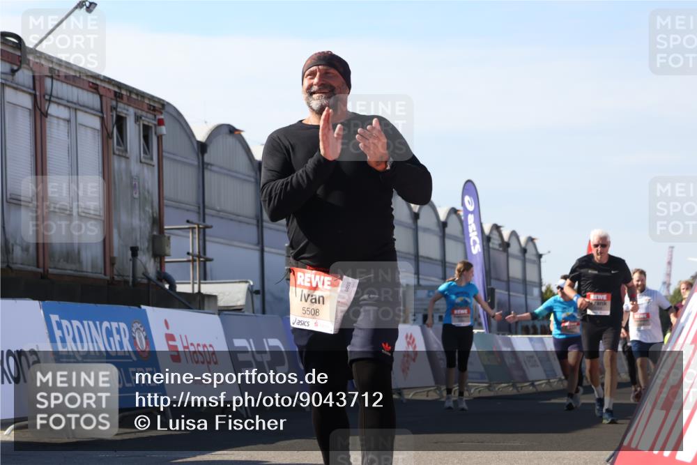 03.10.2025 - Köhlbrandbrückenlauf Luisa Fischer http://msf.ph/oto/9043712 03.10.2025 13:39:45 Ziel 5264, 5508 meine-sportfotos.de