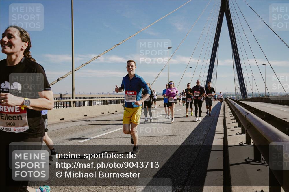 03.10.2025 - Köhlbrandbrückenlauf Michael Burmester http://msf.ph/oto/9043713 03.10.2025 12:25:21 Position 1 6268, 6409 meine-sportfotos.de