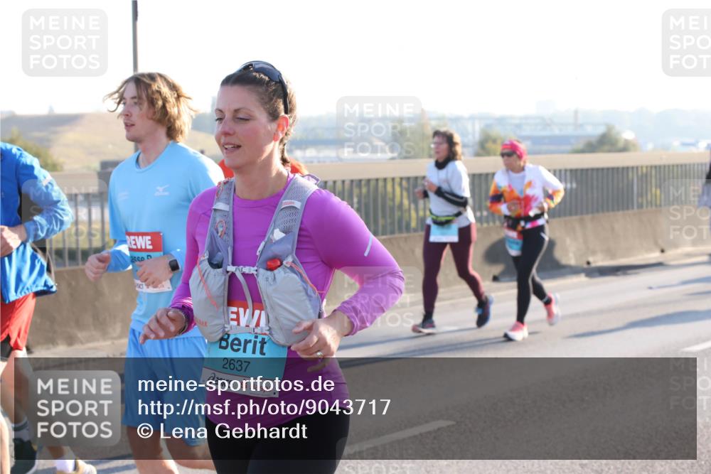 03.10.2025 - Köhlbrandbrückenlauf Lena Gebhardt http://msf.ph/oto/9043717 03.10.2025 09:26:49 Position 1 2637 meine-sportfotos.de