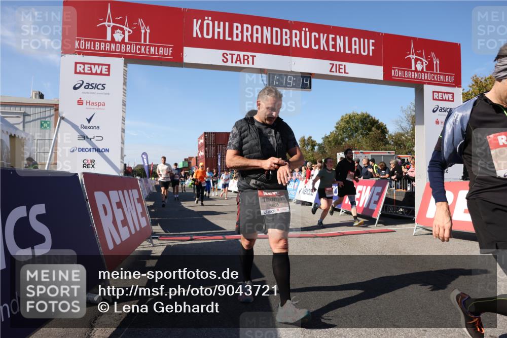 03.10.2025 - Köhlbrandbrückenlauf Lena Gebhardt http://msf.ph/oto/9043721 03.10.2025 13:19:14 Ziel 4143, 4593, 4631, 4632, 4690, 4725, 4727, 4816, 4828, 4876, 4996, 5027, 5853, 5858, 6088, 6127, 6225, 6226, 6576 meine-sportfotos.de