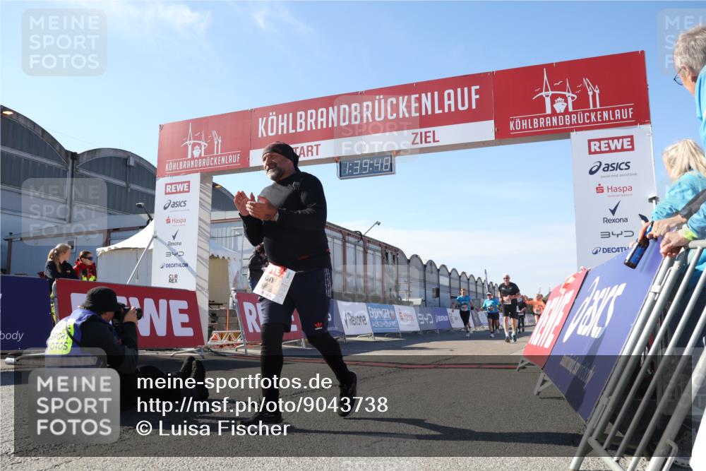 03.10.2025 - Köhlbrandbrückenlauf Luisa Fischer http://msf.ph/oto/9043738 03.10.2025 13:39:47 Ziel 5264, 5508, 5565, 5566, 6399, 6400 meine-sportfotos.de