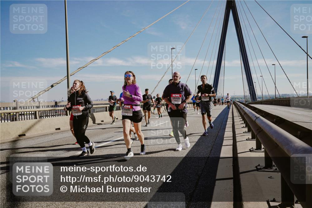 03.10.2025 - Köhlbrandbrückenlauf Michael Burmester http://msf.ph/oto/9043742 03.10.2025 12:25:22 Position 1 346862848, 6423 meine-sportfotos.de