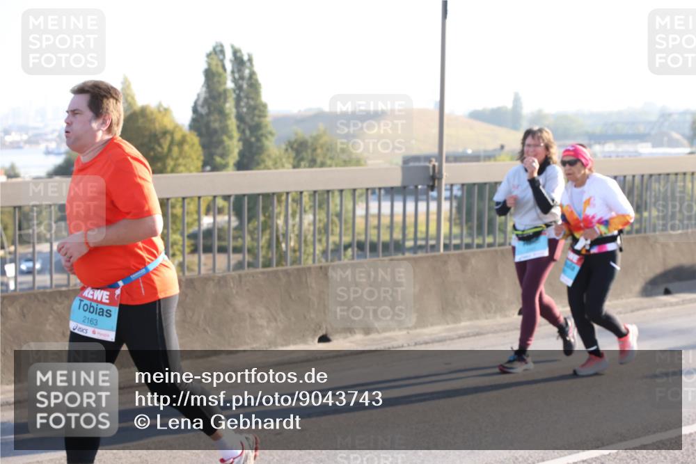 03.10.2025 - Köhlbrandbrückenlauf Lena Gebhardt http://msf.ph/oto/9043743 03.10.2025 09:26:50 Position 1 2163 meine-sportfotos.de