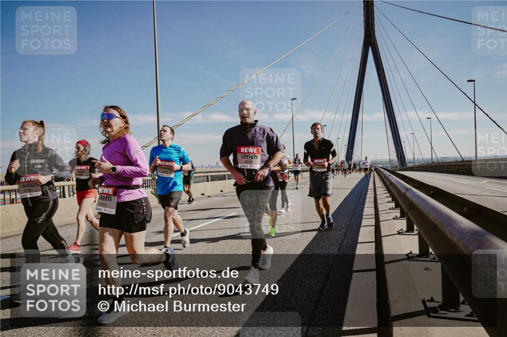 03.10.2025 - Köhlbrandbrückenlauf Michael Burmester http://msf.ph/oto/9043749 03.10.2025 12:25:23 Position 1 4718, 6423, 4649 meine-sportfotos.de