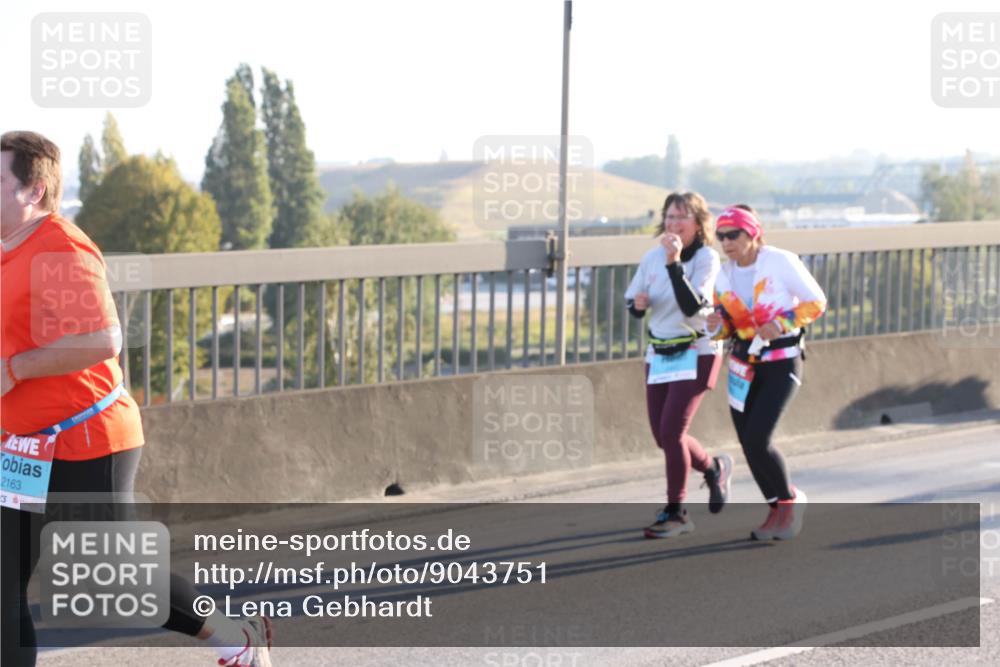 03.10.2025 - Köhlbrandbrückenlauf Lena Gebhardt http://msf.ph/oto/9043751 03.10.2025 09:26:50 Position 1 2163 meine-sportfotos.de