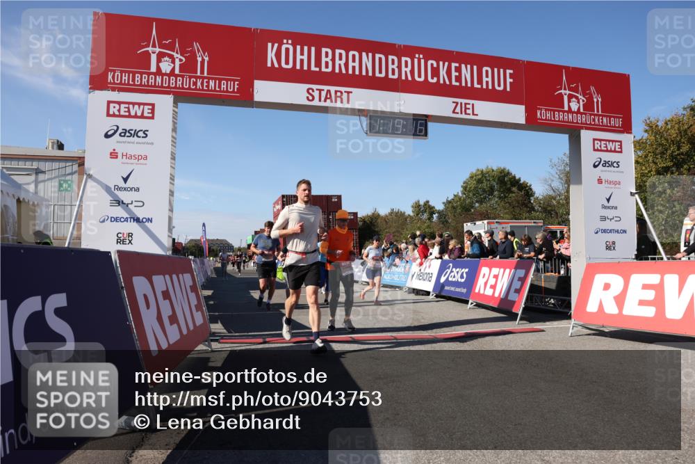 03.10.2025 - Köhlbrandbrückenlauf Lena Gebhardt http://msf.ph/oto/9043753 03.10.2025 13:19:17 Ziel 4143, 4593, 4631, 4632, 4690, 4725, 4727, 4816, 4828, 4876, 4996, 5443, 5451, 5853, 5858, 6057, 6088, 6225, 6226, 6230, 6576 meine-sportfotos.de