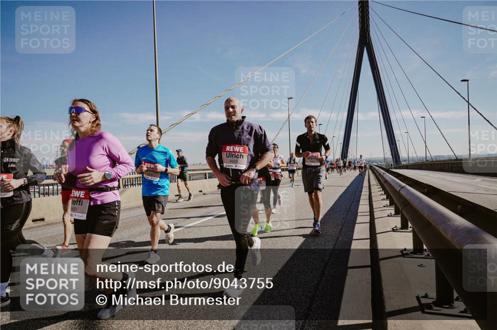 03.10.2025 - Köhlbrandbrückenlauf Michael Burmester http://msf.ph/oto/9043755 03.10.2025 12:25:23 Position 1 423, 4649 meine-sportfotos.de
