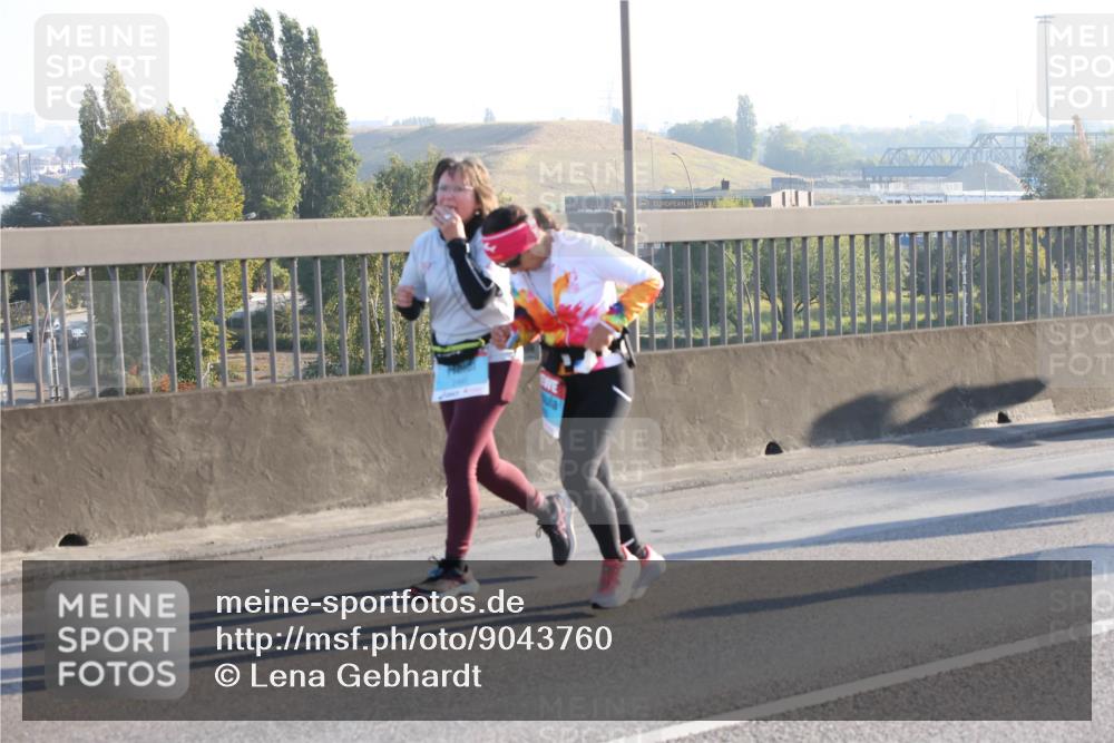 03.10.2025 - Köhlbrandbrückenlauf Lena Gebhardt http://msf.ph/oto/9043760 03.10.2025 09:26:51 Position 1  meine-sportfotos.de