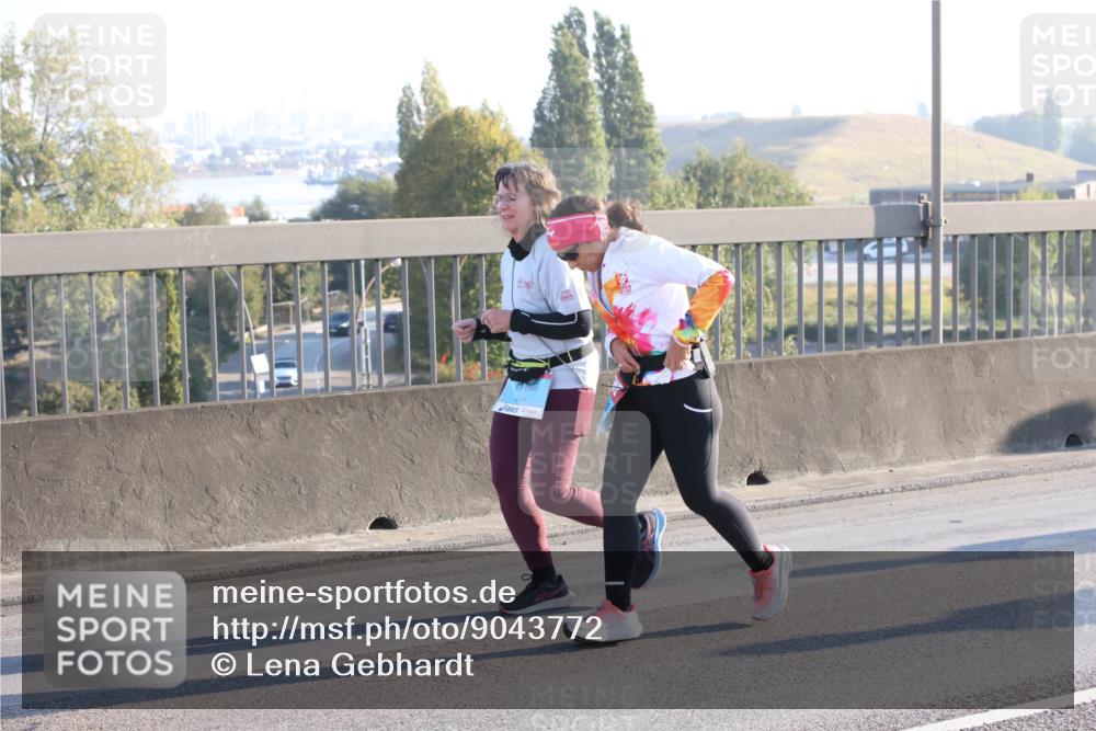 03.10.2025 - Köhlbrandbrückenlauf Lena Gebhardt http://msf.ph/oto/9043772 03.10.2025 09:26:51 Position 1  meine-sportfotos.de
