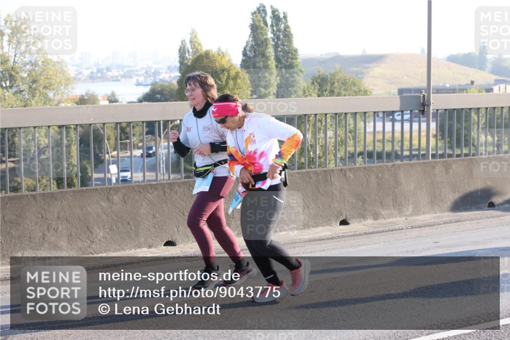 03.10.2025 - Köhlbrandbrückenlauf Lena Gebhardt http://msf.ph/oto/9043775 03.10.2025 09:26:51 Position 1 361 meine-sportfotos.de