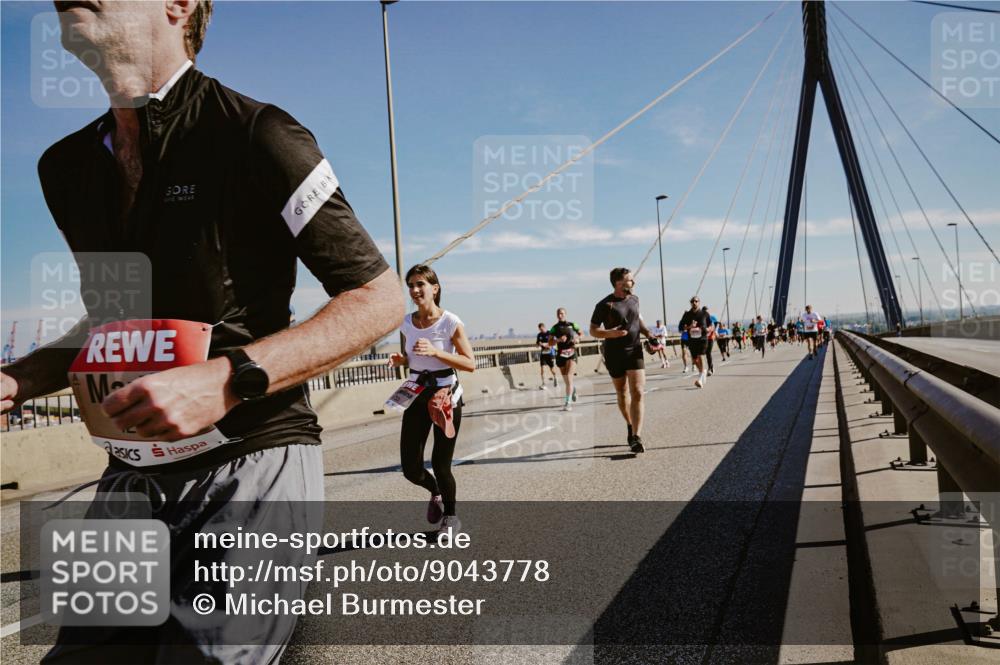 03.10.2025 - Köhlbrandbrückenlauf Michael Burmester http://msf.ph/oto/9043778 03.10.2025 12:25:25 Position 1  meine-sportfotos.de