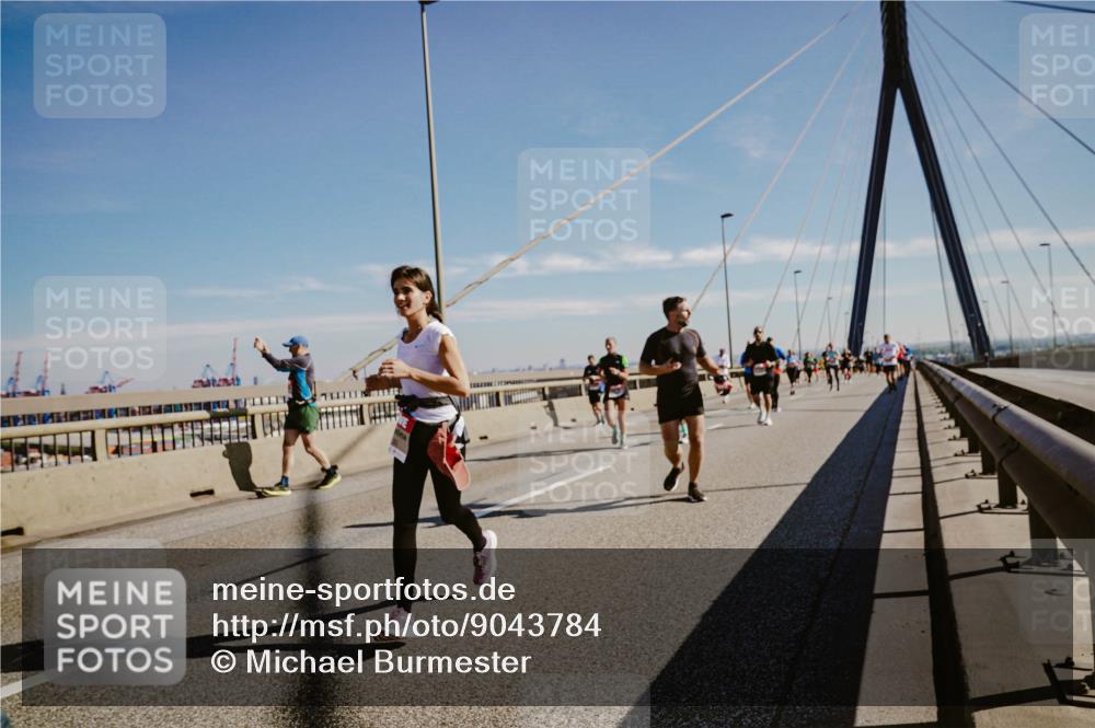 03.10.2025 - Köhlbrandbrückenlauf Michael Burmester http://msf.ph/oto/9043784 03.10.2025 12:25:25 Position 1  meine-sportfotos.de