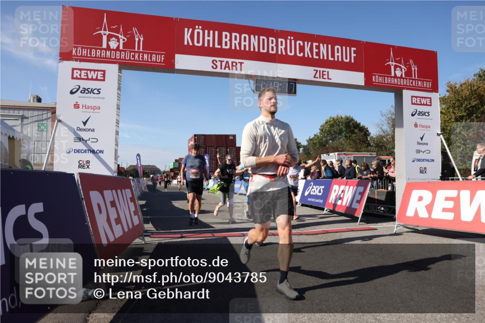 03.10.2025 - Köhlbrandbrückenlauf Lena Gebhardt http://msf.ph/oto/9043785 03.10.2025 13:19:18 Ziel 4143, 4593, 4631, 4632, 4690, 4725, 4727, 4816, 4828, 4876, 4996, 5443, 5451, 5853, 5858, 6057, 6088, 6225, 6226, 6230, 6576 meine-sportfotos.de