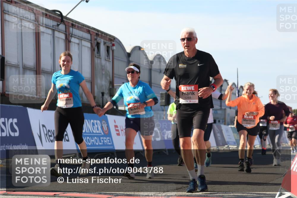 03.10.2025 - Köhlbrandbrückenlauf Luisa Fischer http://msf.ph/oto/9043788 03.10.2025 13:39:50 Ziel 5264, 5484, 5508, 5565, 5566, 6399, 6400, 6401, 6403 meine-sportfotos.de