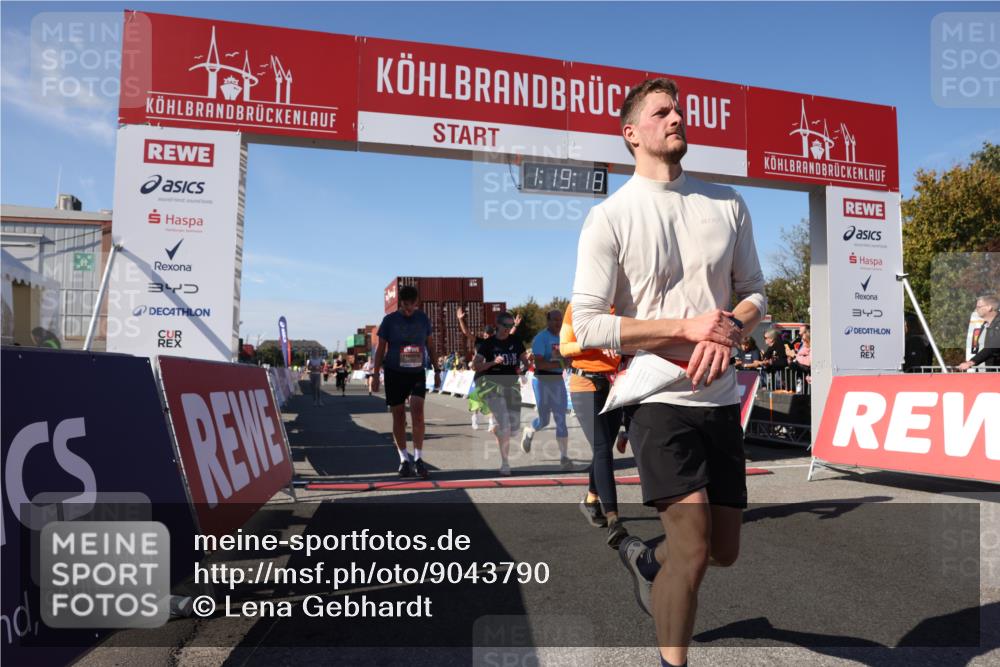03.10.2025 - Köhlbrandbrückenlauf Lena Gebhardt http://msf.ph/oto/9043790 03.10.2025 13:19:18 Ziel 4143, 4593, 4631, 4632, 4690, 4725, 4727, 4816, 4828, 4876, 4996, 5443, 5451, 5853, 5858, 6057, 6088, 6225, 6226, 6230, 6576 meine-sportfotos.de