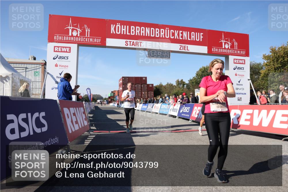03.10.2025 - Köhlbrandbrückenlauf Lena Gebhardt http://msf.ph/oto/9043799 03.10.2025 12:59:50 Ziel 4074, 4111, 4215, 4554, 6142, 6254, 6364, 6601, 6654, 6754 meine-sportfotos.de