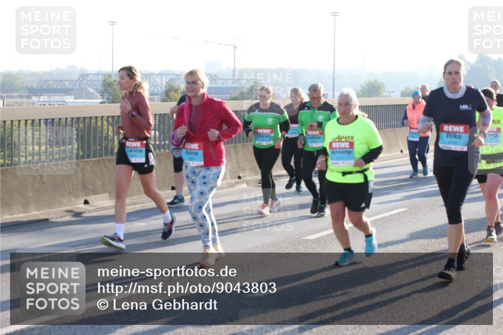 03.10.2025 - Köhlbrandbrückenlauf Lena Gebhardt http://msf.ph/oto/9043803 03.10.2025 09:26:52 Position 1 2741, 3142 meine-sportfotos.de