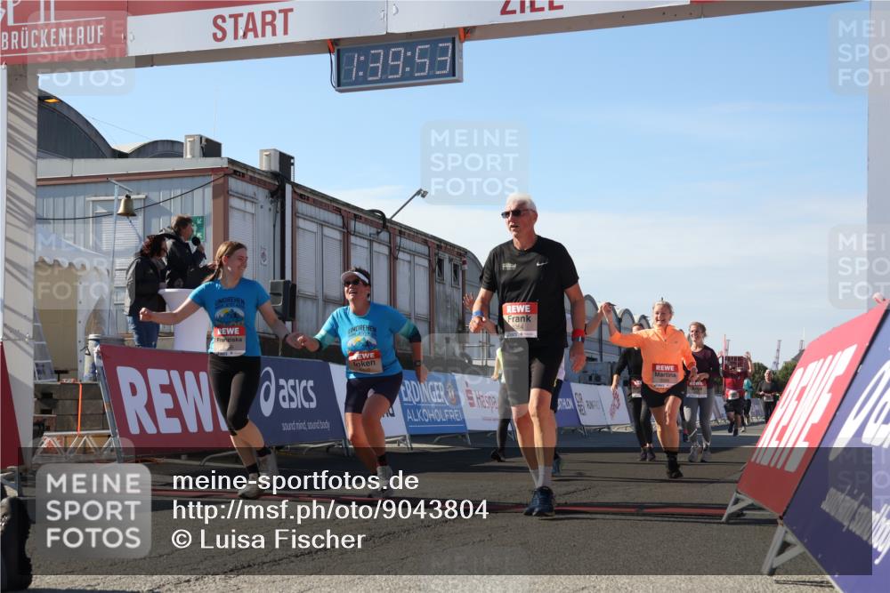 03.10.2025 - Köhlbrandbrückenlauf Luisa Fischer http://msf.ph/oto/9043804 03.10.2025 13:39:51 Ziel 5264, 5484, 5487, 5508, 5565, 5566, 6399, 6400, 6401, 6403 meine-sportfotos.de