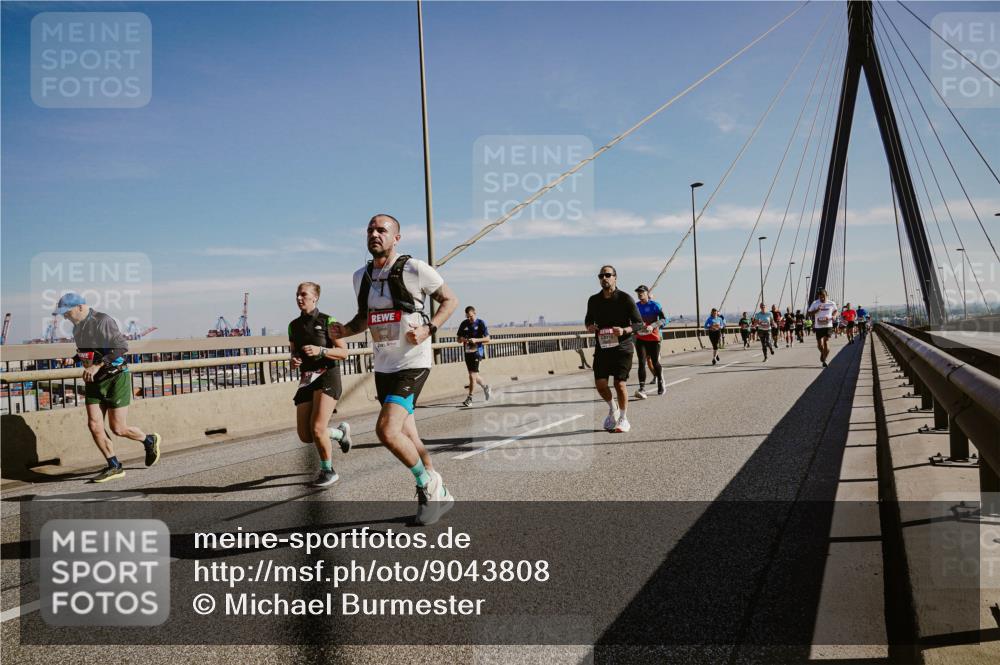 03.10.2025 - Köhlbrandbrückenlauf Michael Burmester http://msf.ph/oto/9043808 03.10.2025 12:25:27 Position 1  meine-sportfotos.de