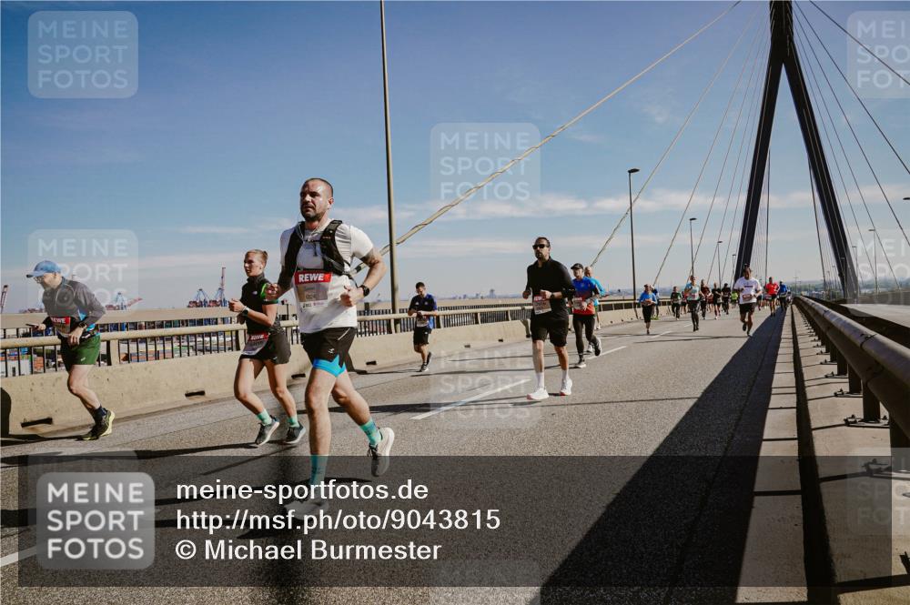 03.10.2025 - Köhlbrandbrückenlauf Michael Burmester http://msf.ph/oto/9043815 03.10.2025 12:25:27 Position 1 6824 meine-sportfotos.de