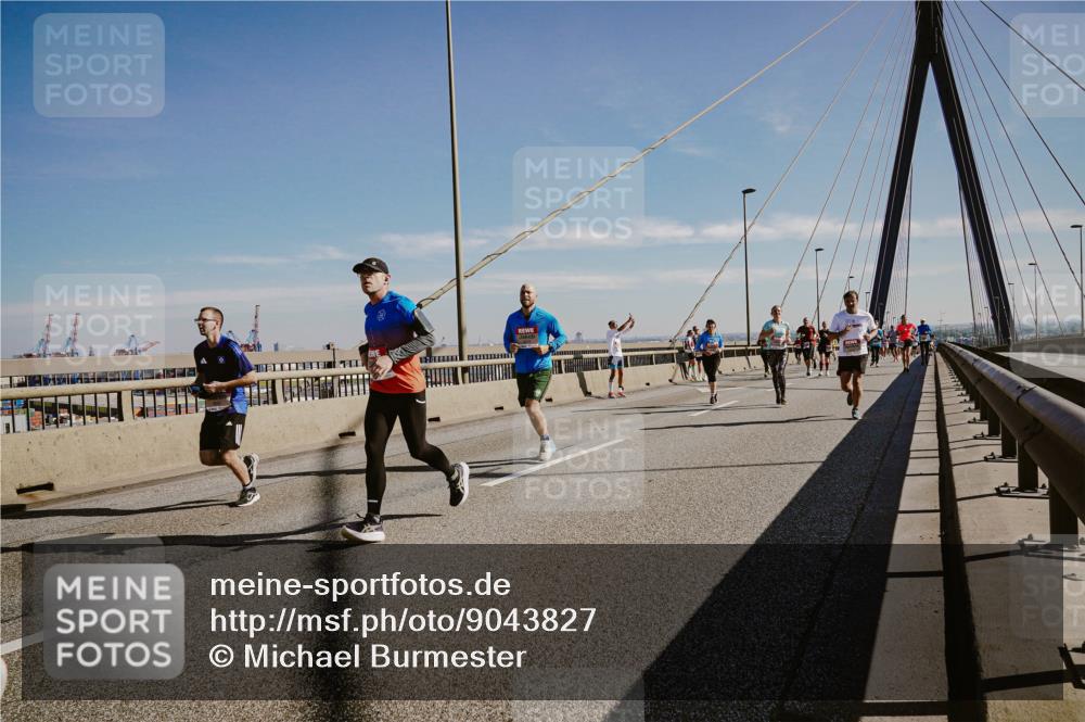 03.10.2025 - Köhlbrandbrückenlauf Michael Burmester http://msf.ph/oto/9043827 03.10.2025 12:25:29 Position 1  meine-sportfotos.de