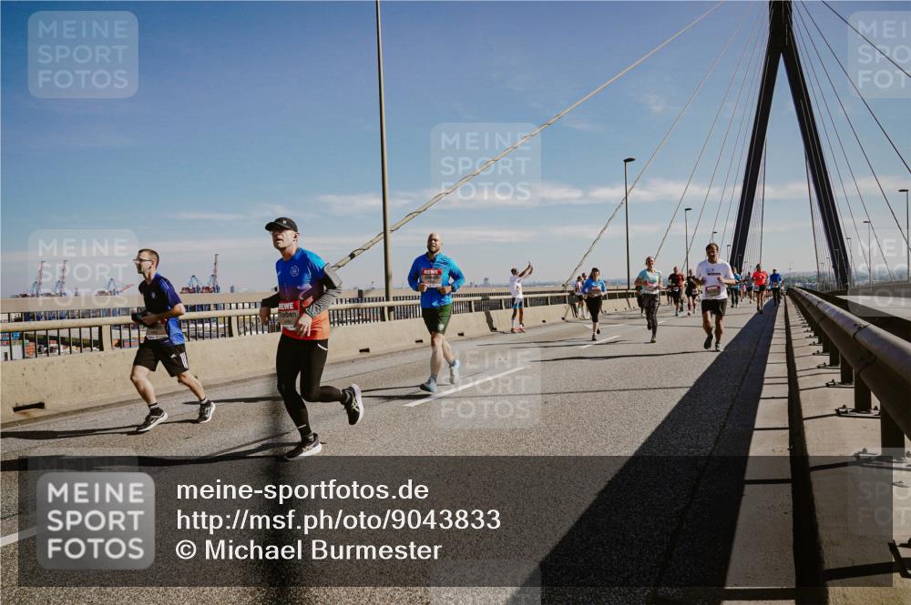 03.10.2025 - Köhlbrandbrückenlauf Michael Burmester http://msf.ph/oto/9043833 03.10.2025 12:25:29 Position 1  meine-sportfotos.de