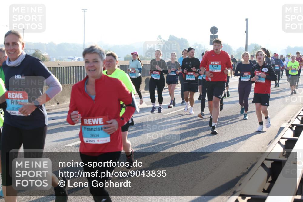 03.10.2025 - Köhlbrandbrückenlauf Lena Gebhardt http://msf.ph/oto/9043835 03.10.2025 09:26:53 Position 1 3142, 2, 3604, 2632 meine-sportfotos.de