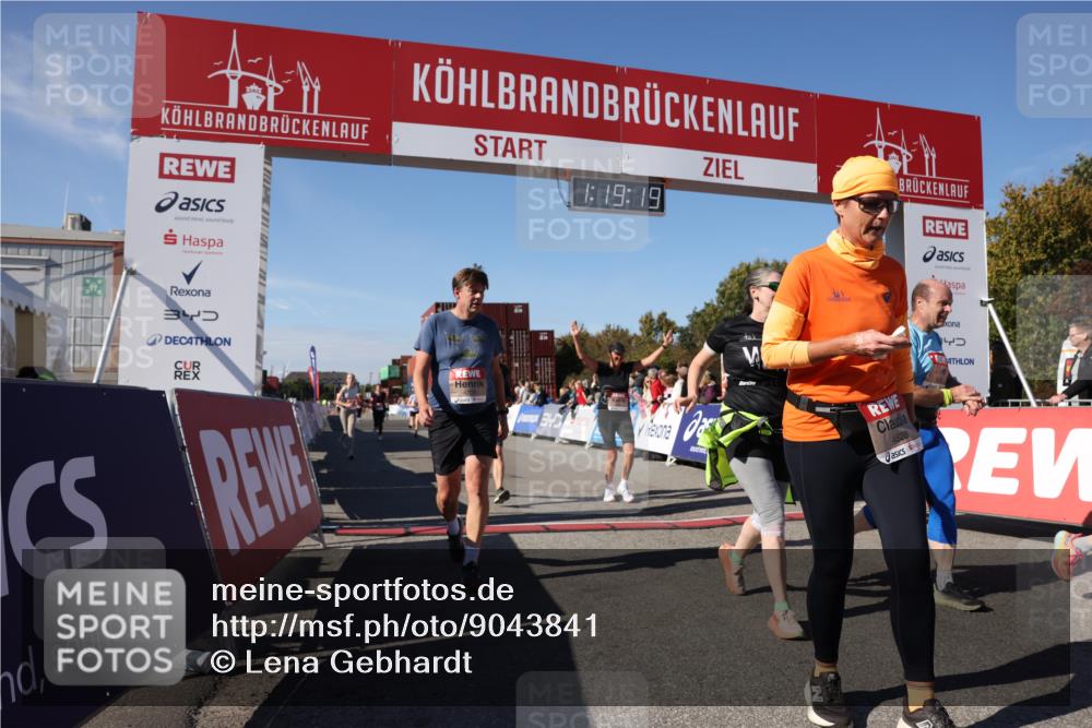 03.10.2025 - Köhlbrandbrückenlauf Lena Gebhardt http://msf.ph/oto/9043841 03.10.2025 13:19:19 Ziel 4143, 4593, 4631, 4632, 4690, 4725, 4727, 4816, 4828, 4996, 5443, 5451, 5853, 5858, 6057, 6225, 6226, 6230, 6576 meine-sportfotos.de