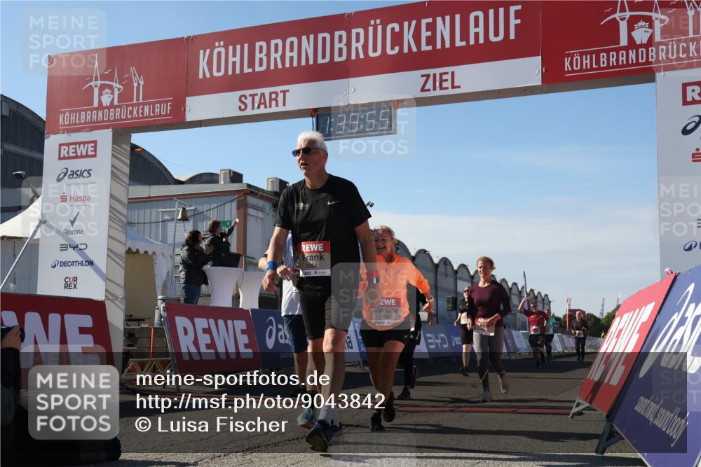 03.10.2025 - Köhlbrandbrückenlauf Luisa Fischer http://msf.ph/oto/9043842 03.10.2025 13:39:54 Ziel 5264, 5484, 5487, 5508, 5565, 5566, 6399, 6400, 6401, 6403, 6522 meine-sportfotos.de